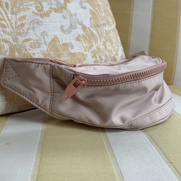 Urban Outfitters Fanny Pack - Picture 2 of 9